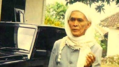 KH. Mustahdi Hasbullah Ulama Kharismatik Dari Cirebon
