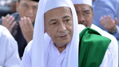 Habib Luthfi bin Yahya Pekalongan